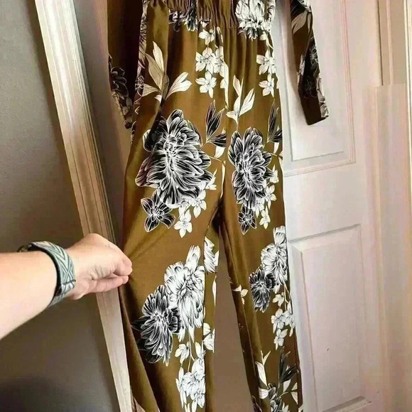 Who What Wear Floral Print Long Sleeve Brown Crew Neck Jumpsuit Size S - Picture 2 of 7